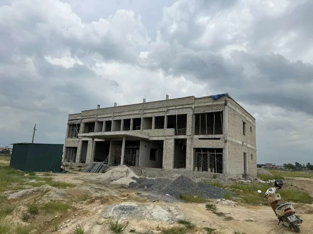 Nhà điều hành đã xong phần thô, đang bước vào giai đoạn hoàn thiện.